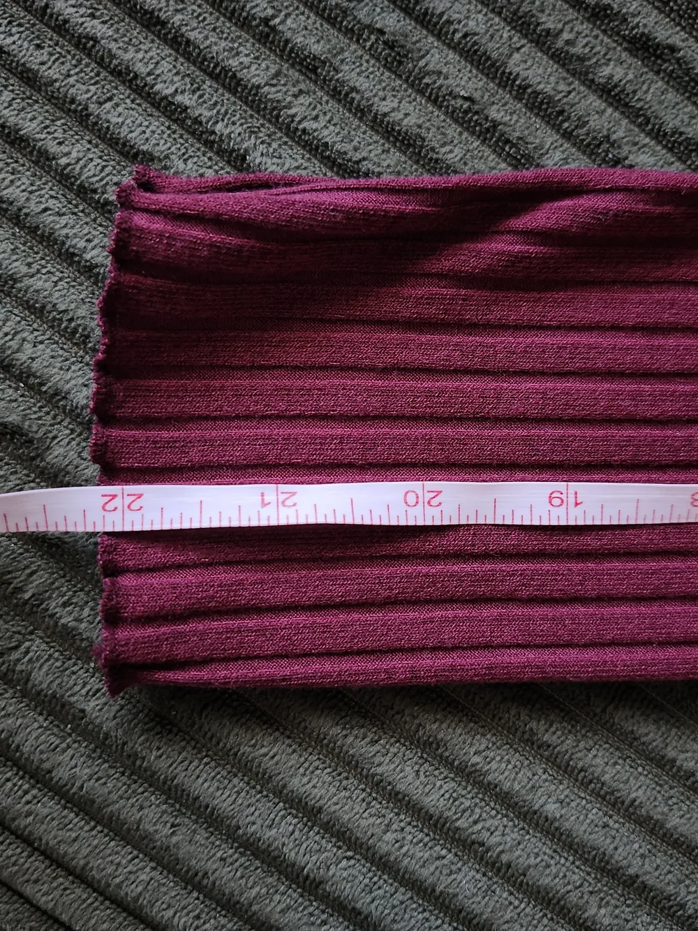 Hannah Off-the-Shoulder Ribbed Sweater in Magenta